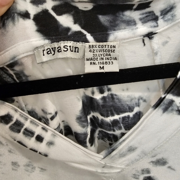 Raya Sun Black and White Tie Dye V Neck Coverup Mini Dress Size Medium - Picture 6 of 7